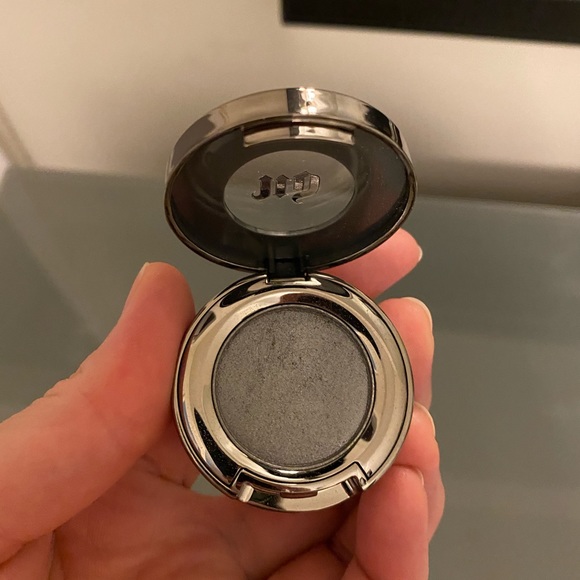 Mac and Huda Beauty Shadows - Picture 8 of 8